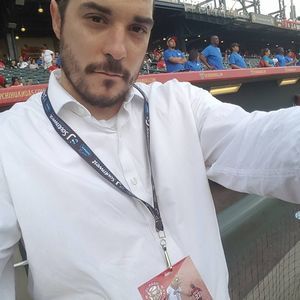 Meet your Posher, Efrain